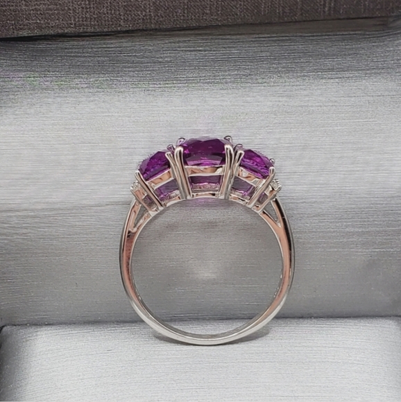 10k Solid White Gold Checkerboard Cut Purple Sapphire & Genuine Diamond Ring - Picture 2 of 6
